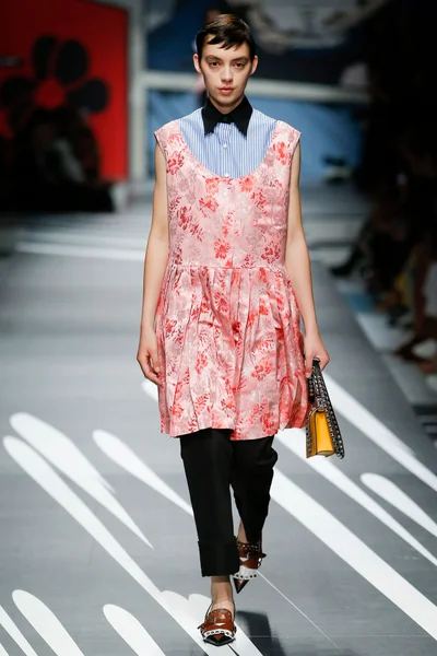 Look 5